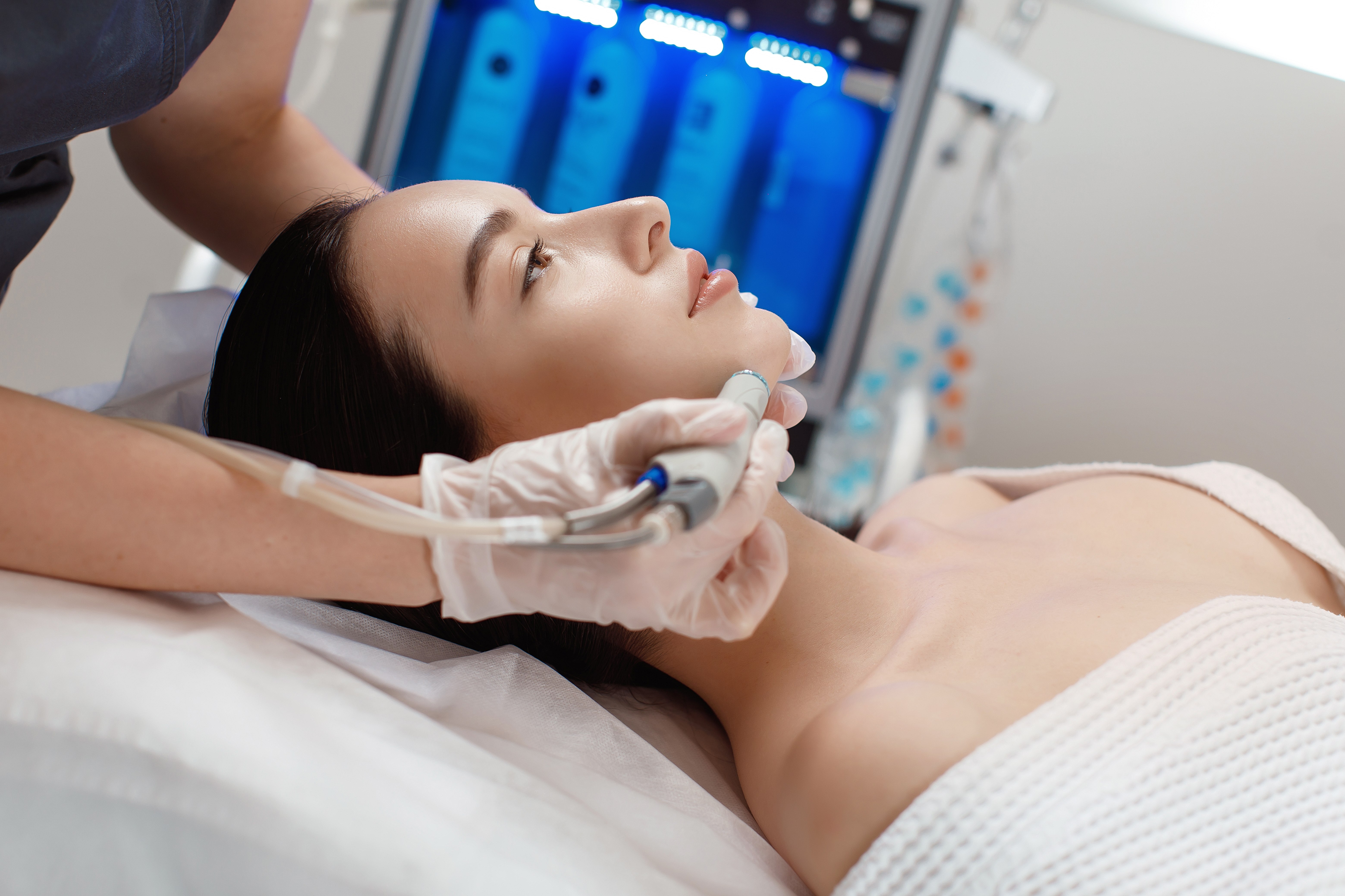 Gesichtspeeling Hydra Face One oder Hydra Facial bei NEA Skin